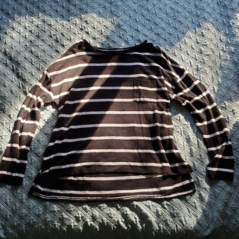 3 for $10 🌼Dip Striped Top
